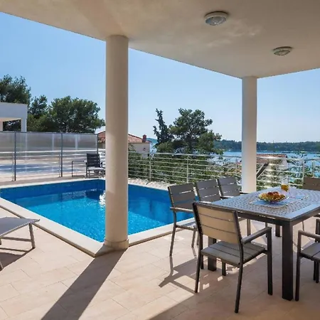 Ferienhaus Mit Privatpool Fur 10 Personen In Rogoznica, Dalmatien * Rogoznica (Sibenik-Knin)
