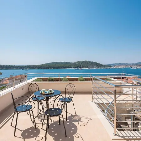 Ferienhaus Mit Privatpool Fur 10 Personen In Rogoznica, Dalmatien Rogoznica (Sibenik-Knin)