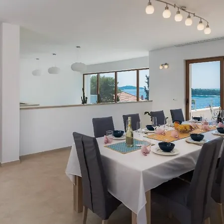 Ferienhaus Mit Privatpool Fur 10 Personen In Rogoznica, Dalmatien Tatil Evi *