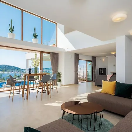 Ferienhaus Mit Privatpool Fur 10 Personen In Rogoznica, Dalmatien